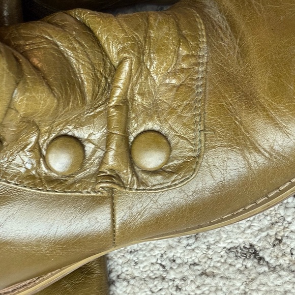 Miz Mooz size 9 mint near new condition bright olive Green Buttoned Heeled Boots - Picture 6 of 15